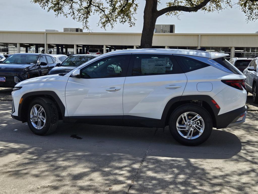 2025 Hyundai Tucson SE photo 2