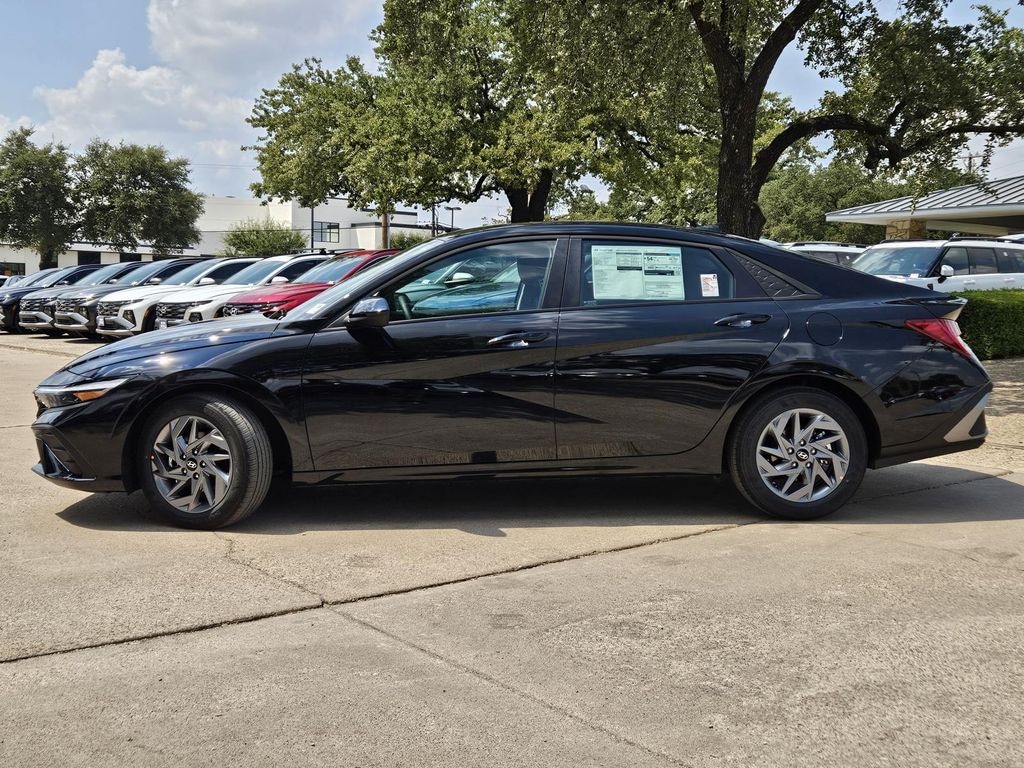 New 2025 Hyundai Elantra Hybrid Blue Sedan