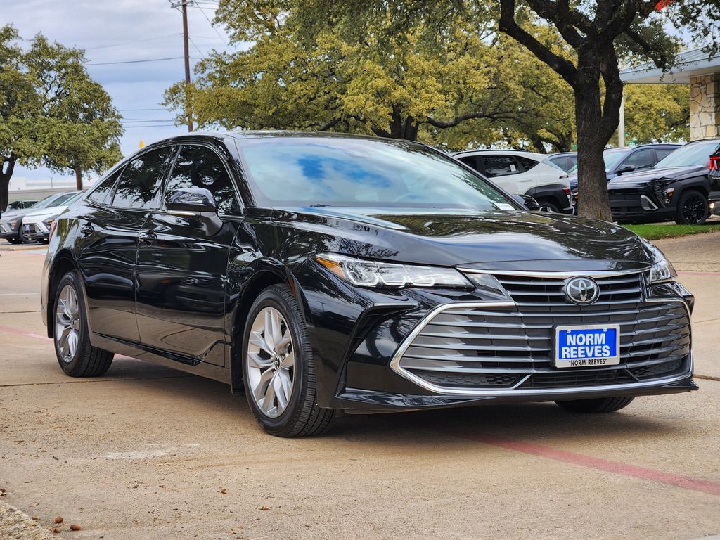 2022 Toyota Avalon XLE photo 2