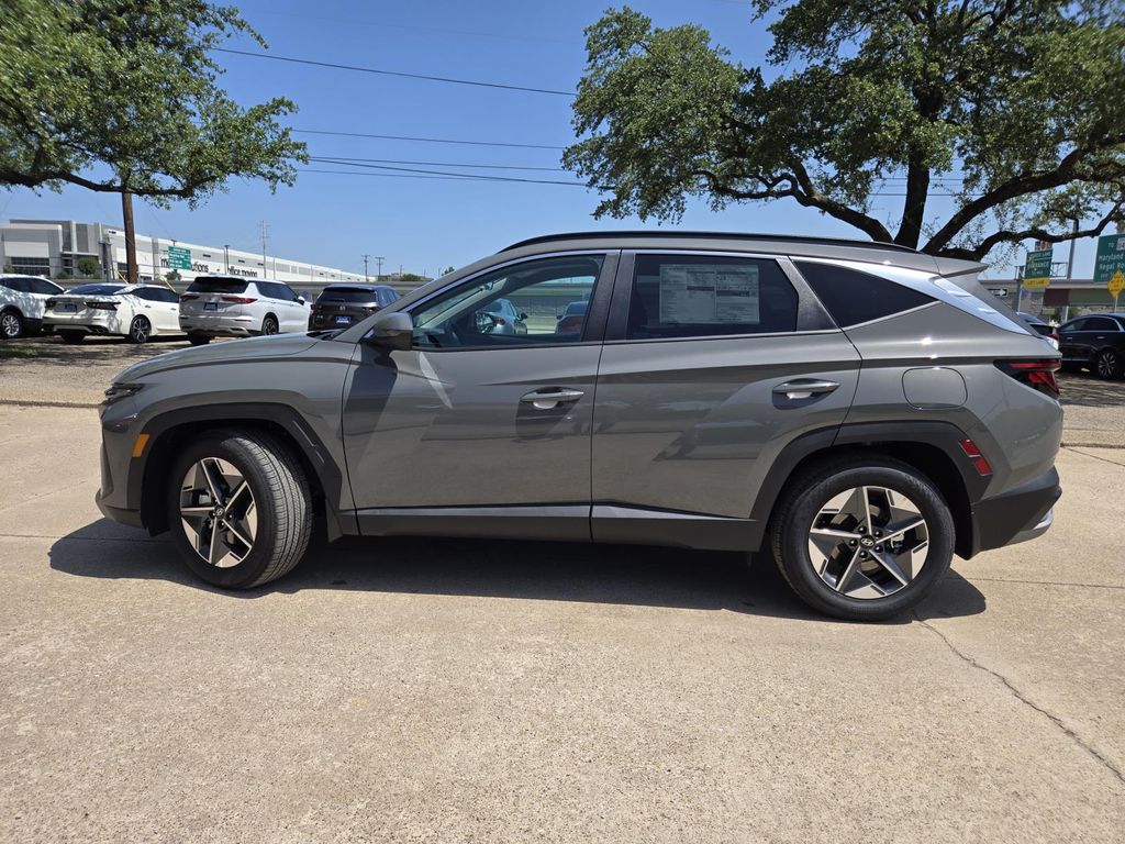 2025 Hyundai Tucson SEL photo 2