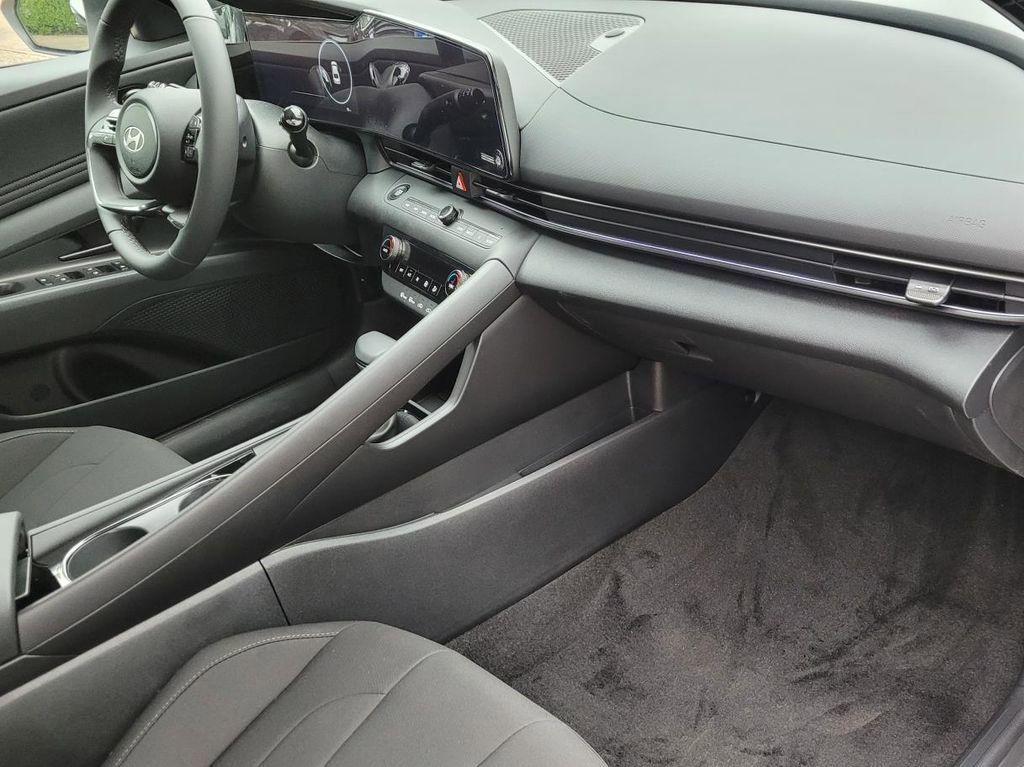 2025 Hyundai Elantra Blue - Photo 9