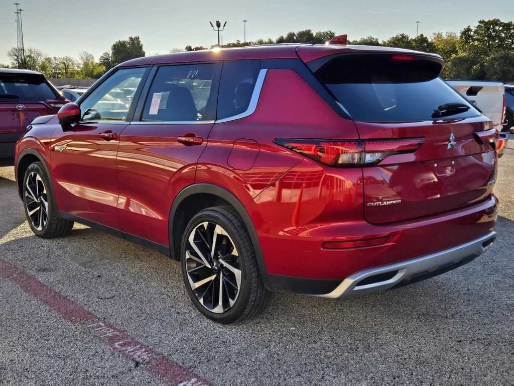 2023 Mitsubishi Outlander PHEV SE photo 2