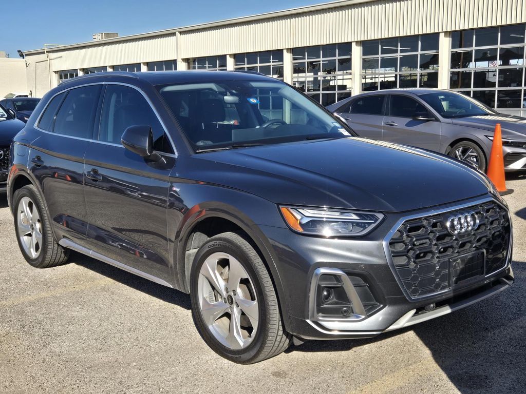 2023 Audi Q5 45 S line Premium photo 2