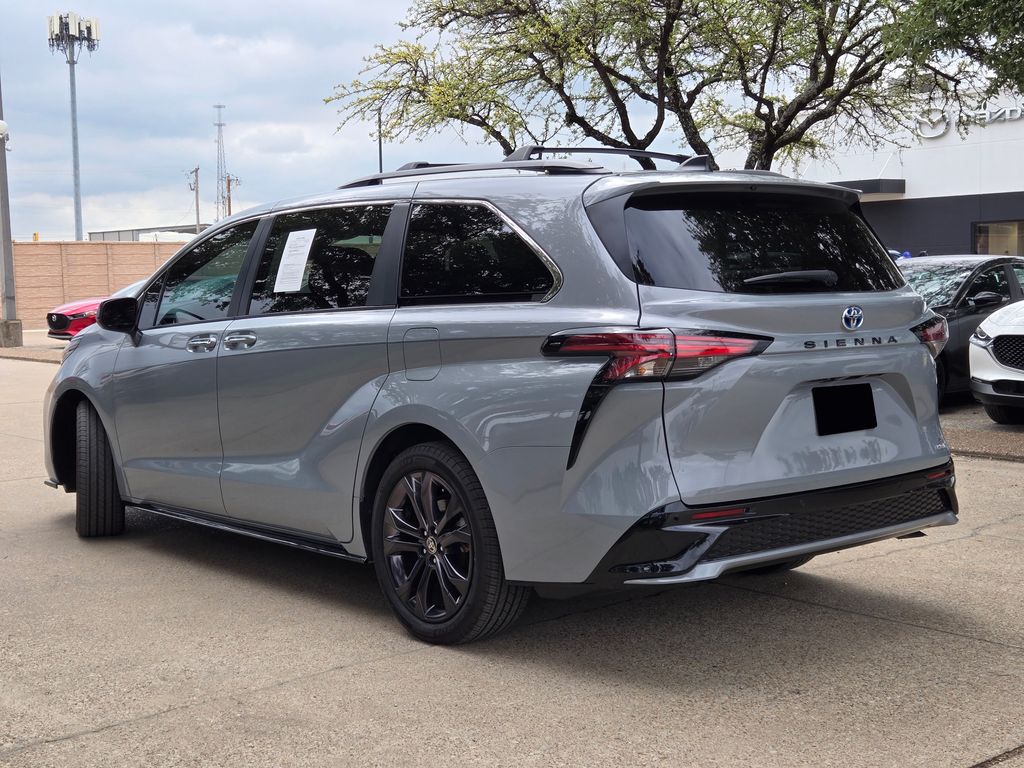 2023 Toyota Sienna XSE photo 3