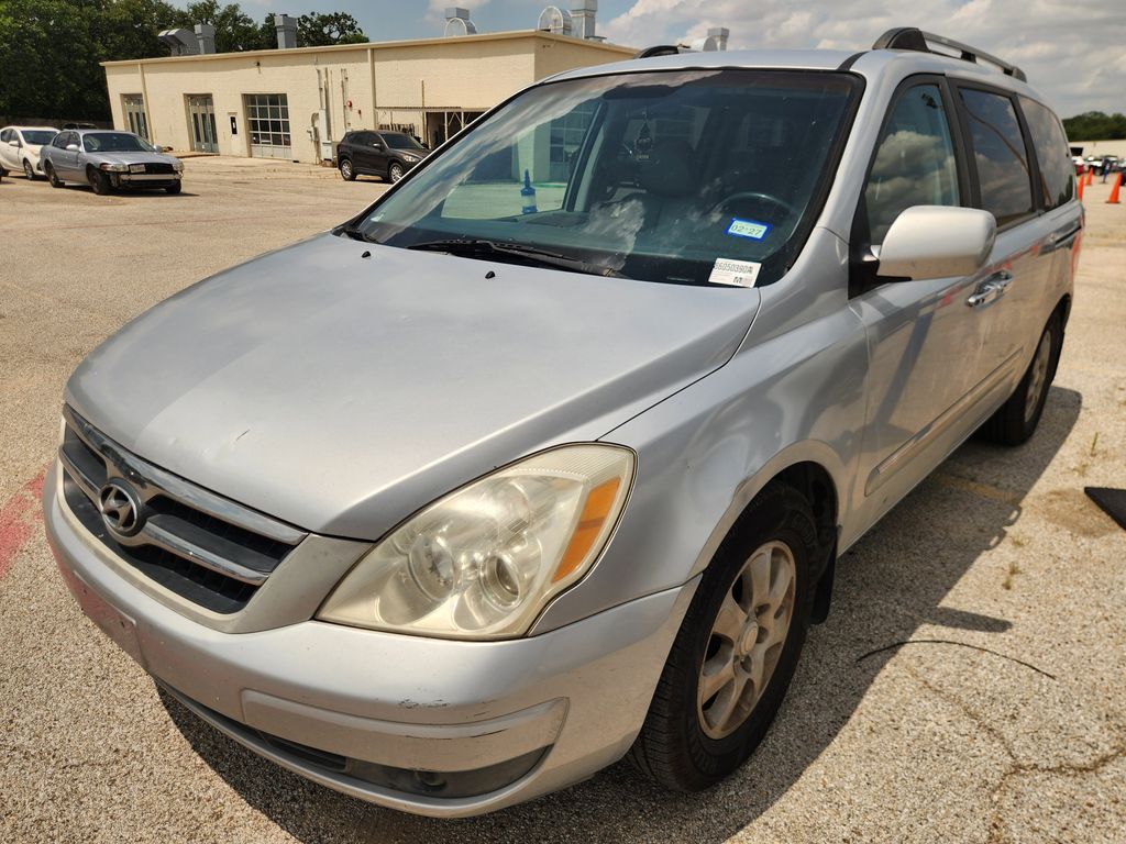 2008 Hyundai Entourage GLS's photo