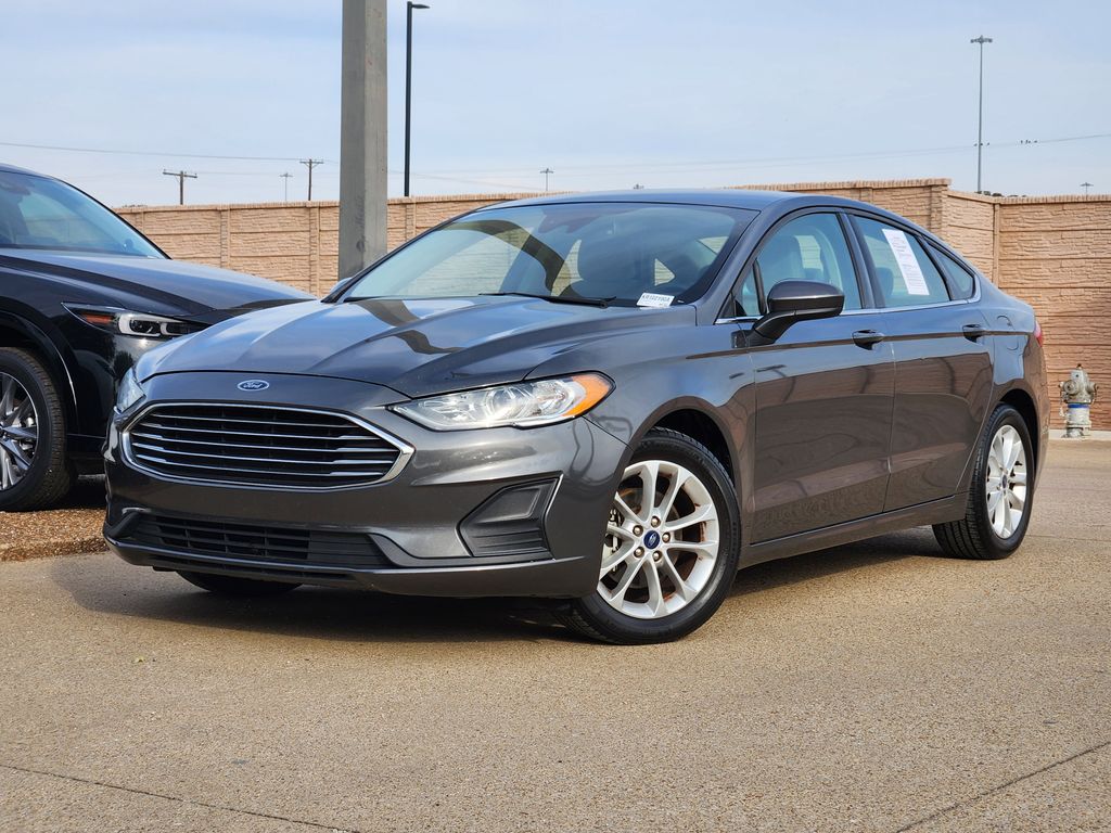 2019 Ford Fusion SE's photo