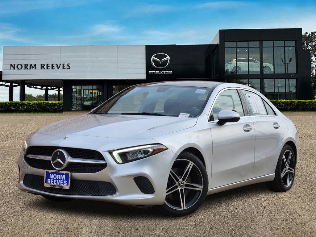 2022 Mercedes-Benz A-Class A220's photo