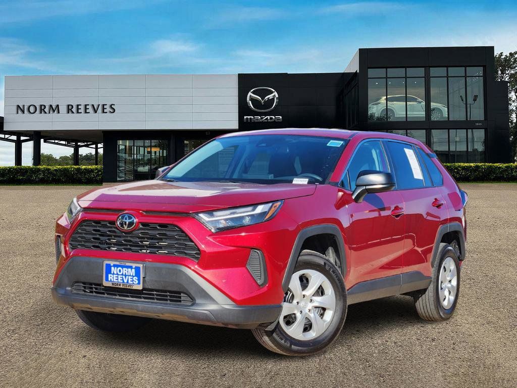 2025 Toyota RAV4 LE's photo