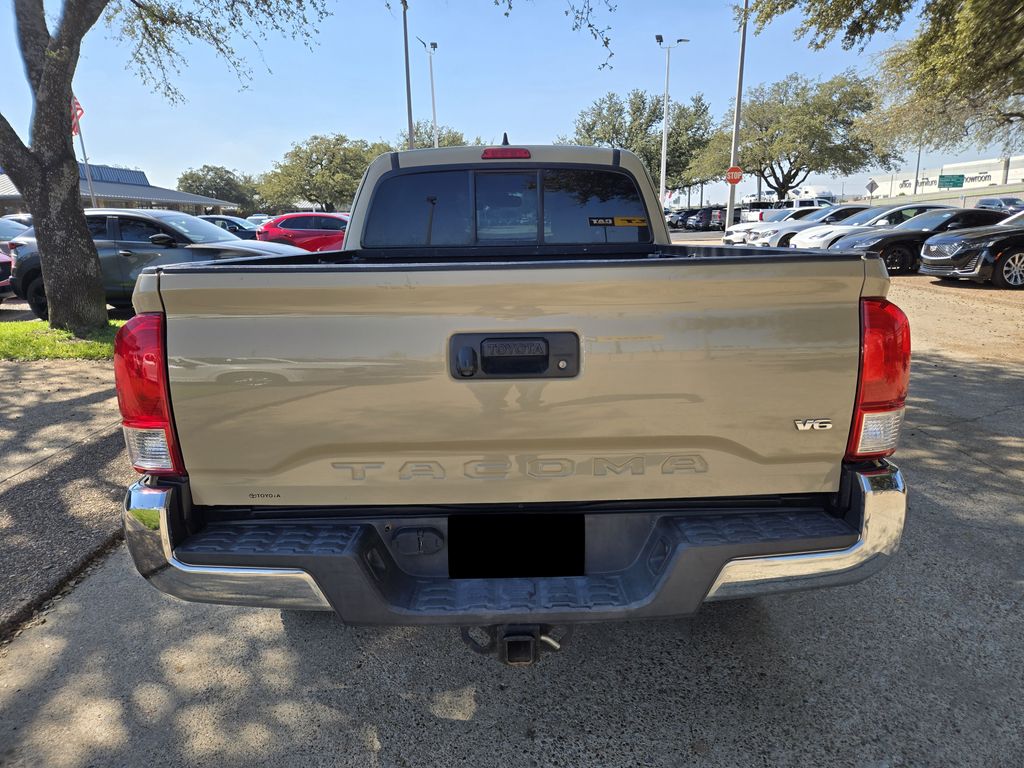 2017 Toyota Tacoma SR5 V6 photo 3