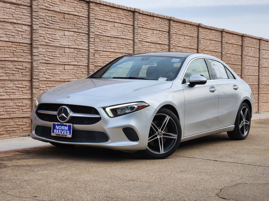 2022 Mercedes-Benz A-Class A220's photo