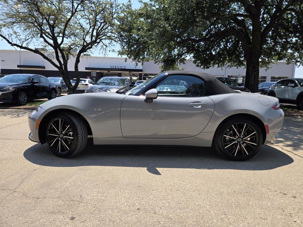 2024 Mazda MX-5 Miata Miata Grand Touring photo 2