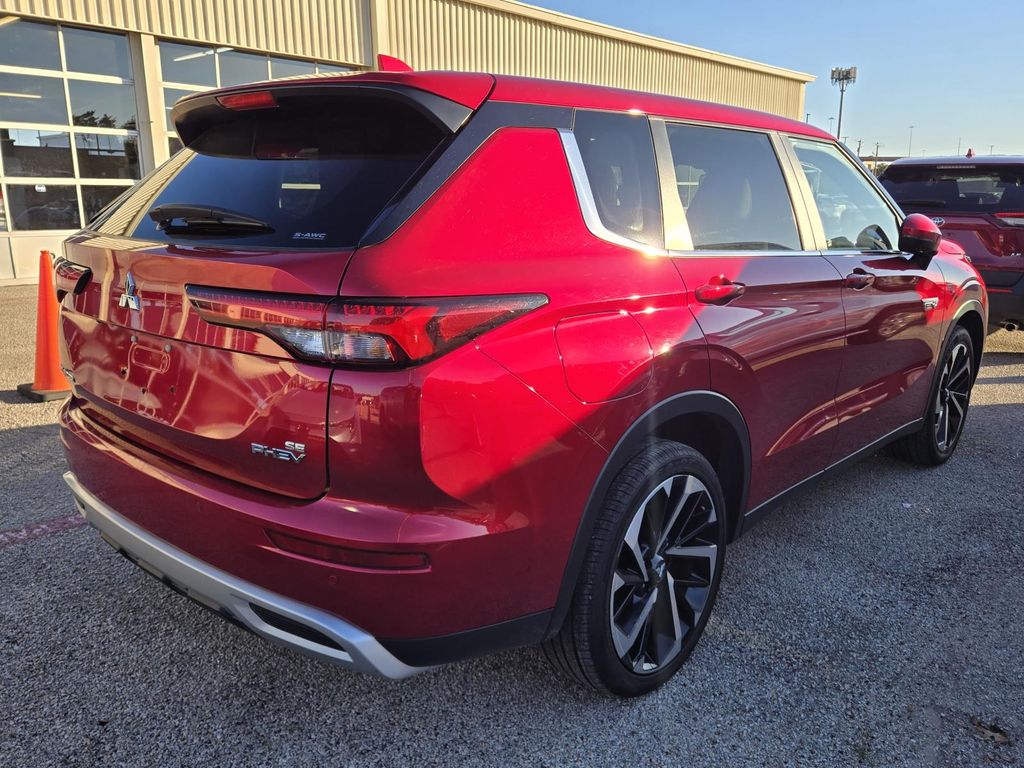 2023 Mitsubishi Outlander PHEV SE photo 3