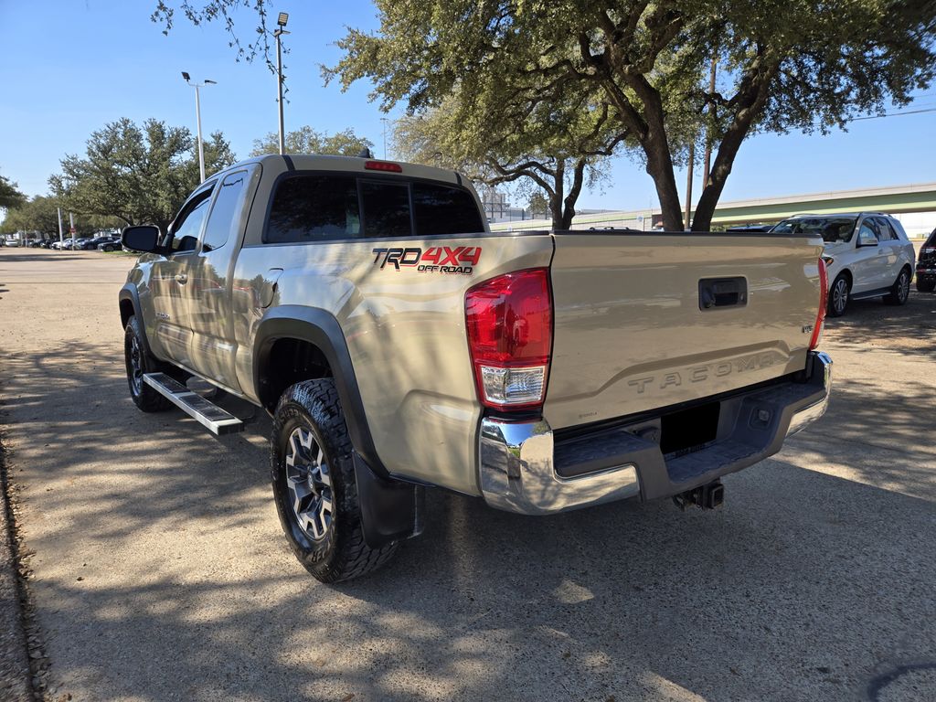 2017 Toyota Tacoma SR5 V6 photo 2
