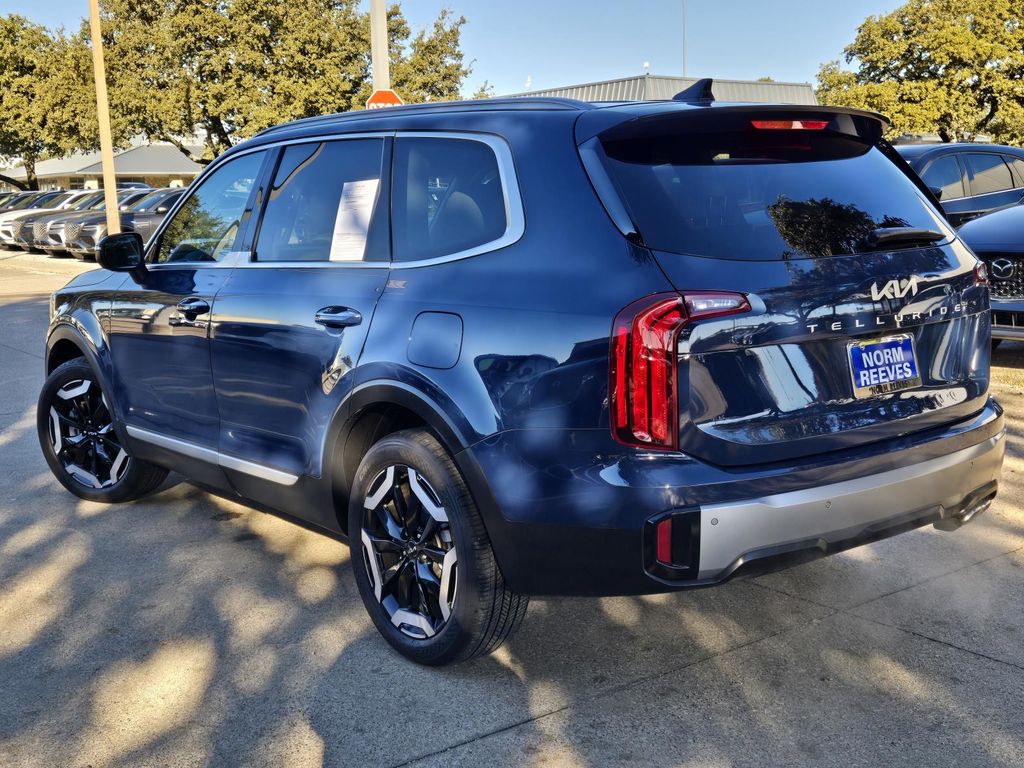 2025 Kia Telluride S photo 3