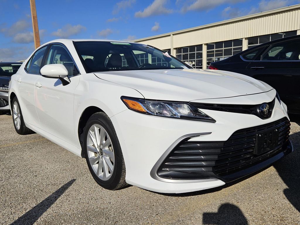 2024 Toyota Camry LE photo 4
