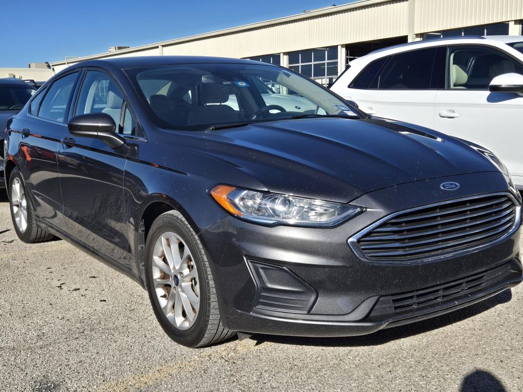 2019 Ford Fusion SE photo 3