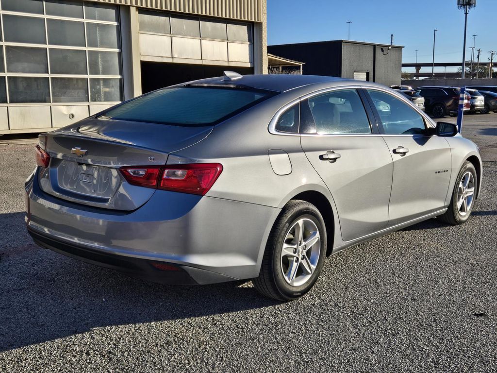 2023 Chevrolet Malibu 1LT photo 3