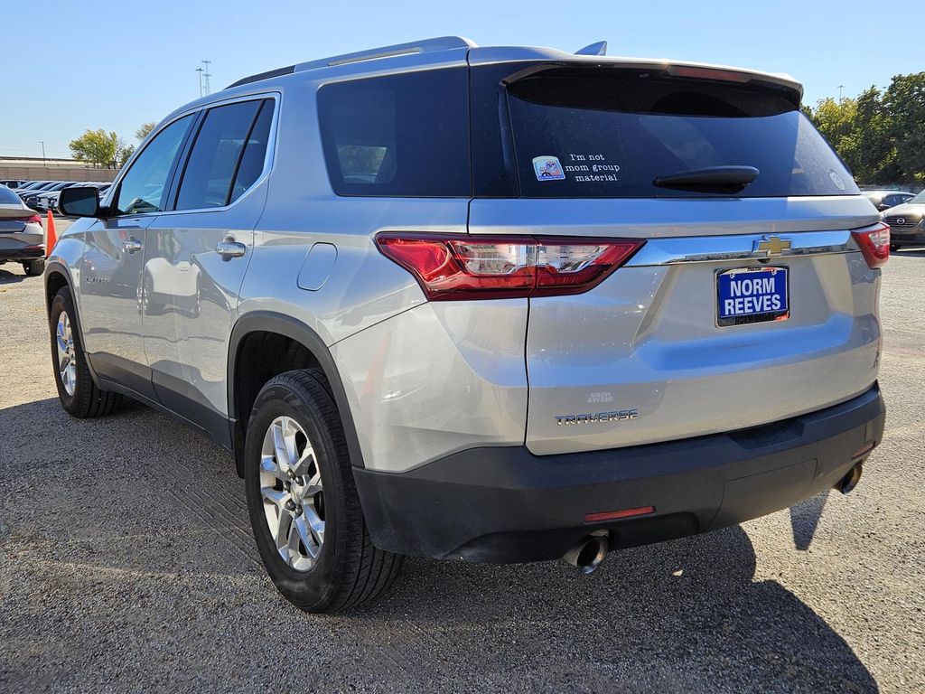 2018 Chevrolet Traverse Cloth 1LT photo 2