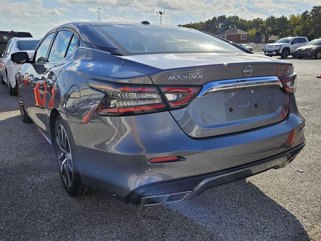 2023 Nissan Maxima SV photo 2
