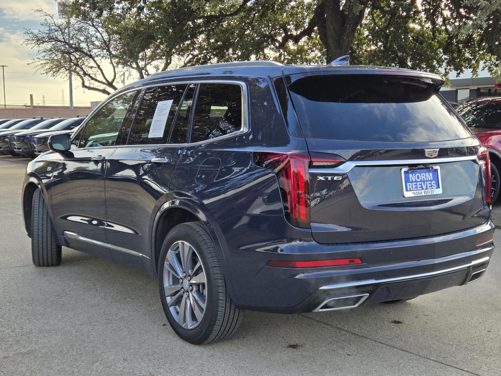 2025 Cadillac XT6 Premium Luxury photo 3