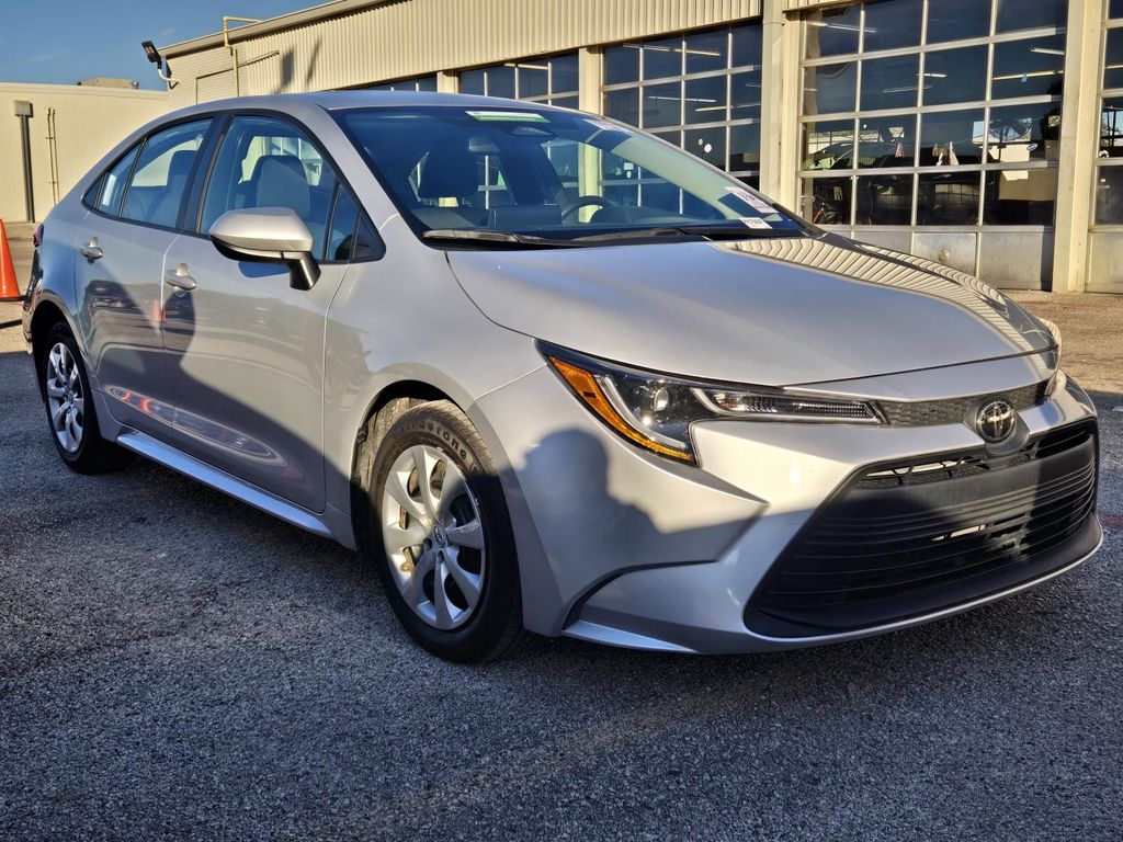 2023 Toyota Corolla LE photo 4