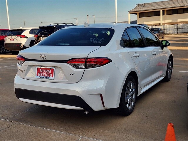 2022 Toyota Corolla LE photo 3