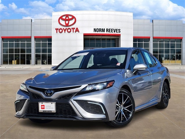 2024 Toyota Camry SE's photo