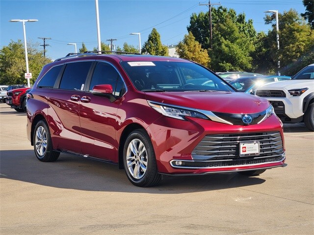 2025 Toyota Sienna Limited photo 2