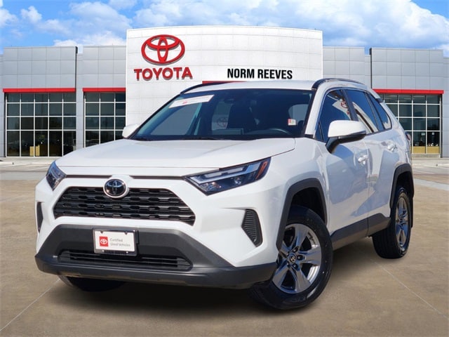 2024 Toyota RAV4 XLE's photo