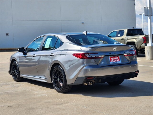 2025 Toyota Camry SE photo 4
