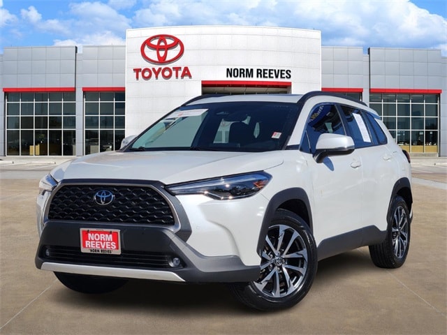 2023 Toyota Corolla Cross XLE's photo