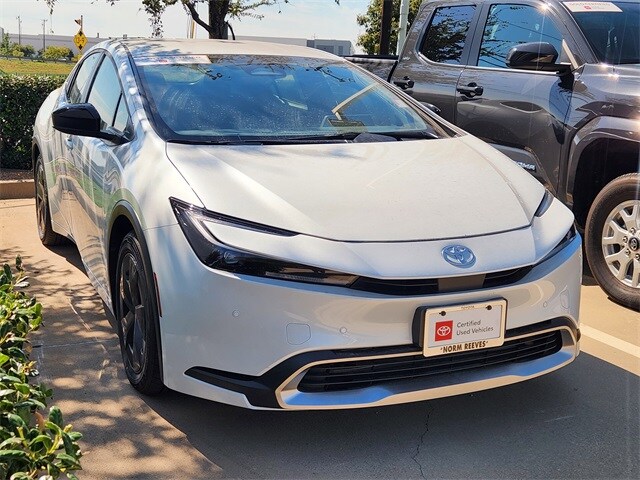 2025 Toyota Prius Plug-in Hybrid SE photo 2