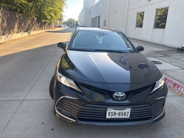 2022 Toyota Camry LE photo 2