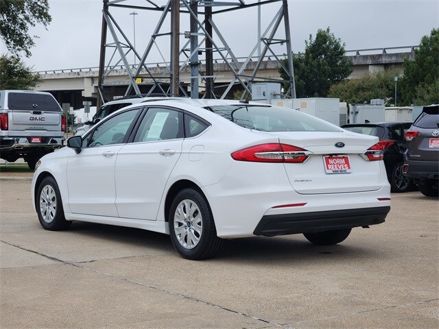2019 Ford Fusion S photo 3