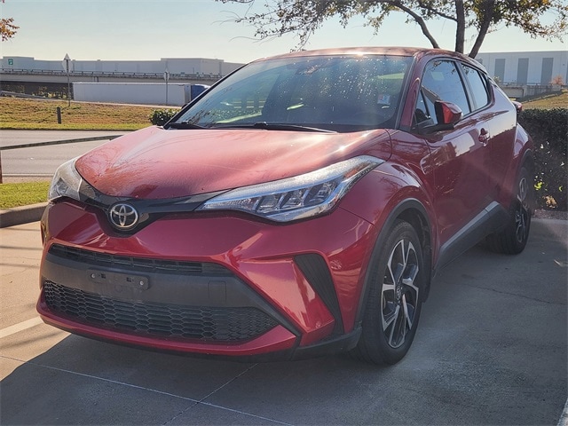 2020 Toyota C-HR XLE's photo