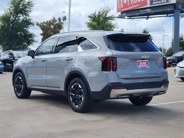 2025 Kia Sorento S photo 2