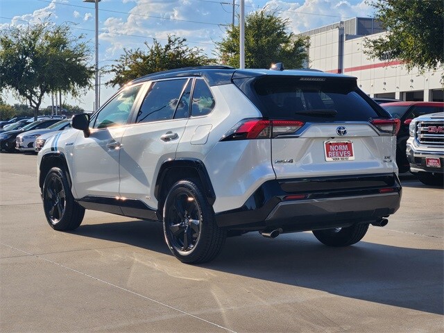 2019 Toyota RAV4 Hybrid XSE photo 4
