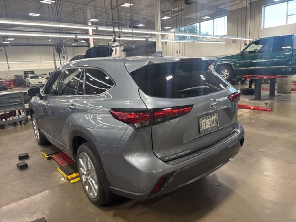 Used 2023 Toyota Highlander Limited SUV