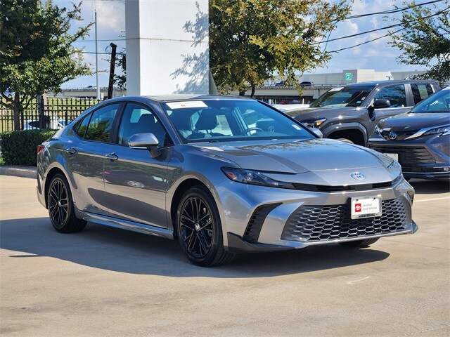 2025 Toyota Camry SE photo 2