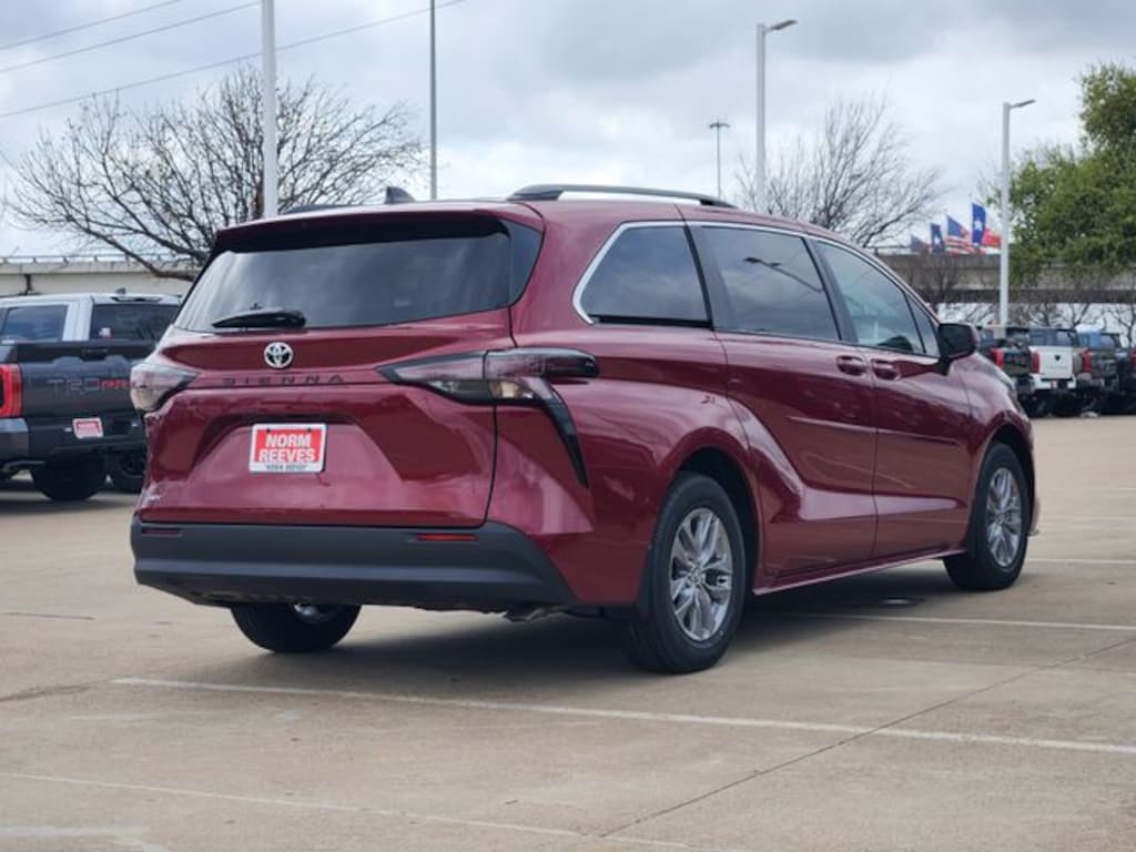 New 2026 Toyota Sienna LE Van Passenger Van