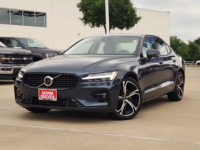 2024 Volvo S60 B5 Plus Dark Theme's photo