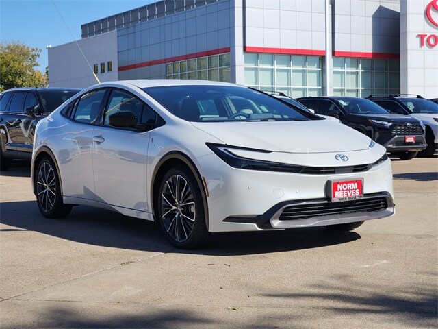 2025 Toyota Prius XLE photo 2
