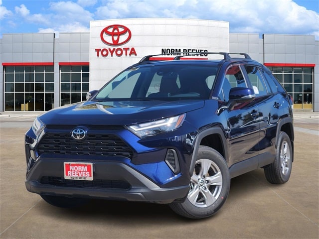2025 Toyota RAV4 XLE's photo