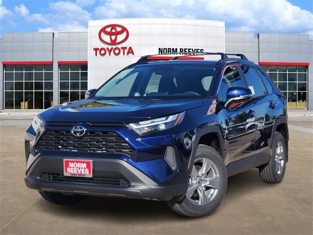 2025 Toyota RAV4 XLE's photo