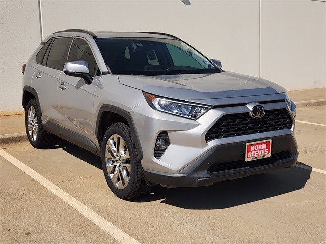 2020 Toyota RAV4 XLE Premium photo 2