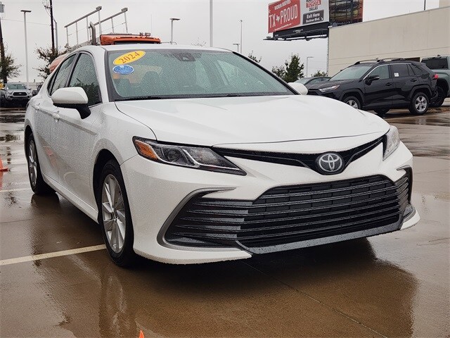 2024 Toyota Camry LE photo 2
