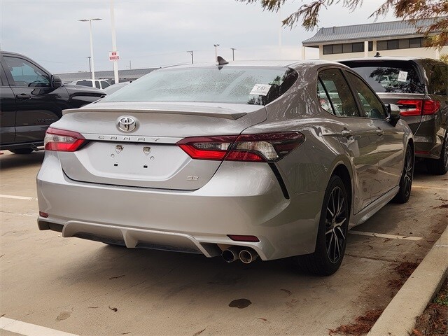 2021 Toyota Camry SE photo 2