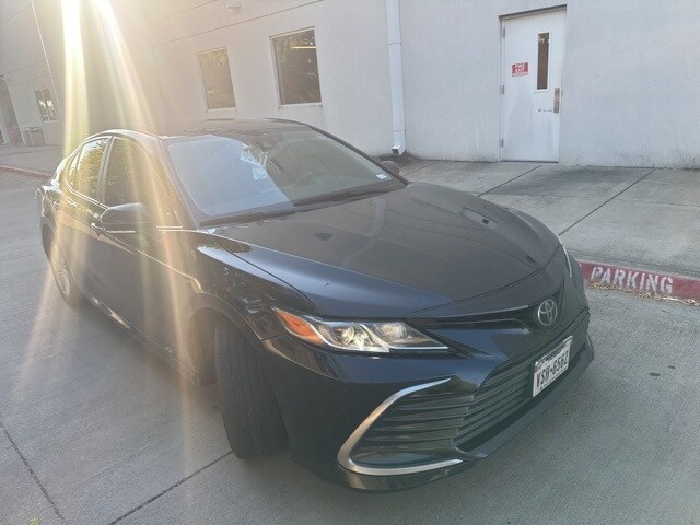 2022 Toyota Camry LE photo 3