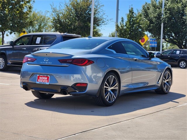 2017 Infiniti Q60 3.0t Premium photo 3