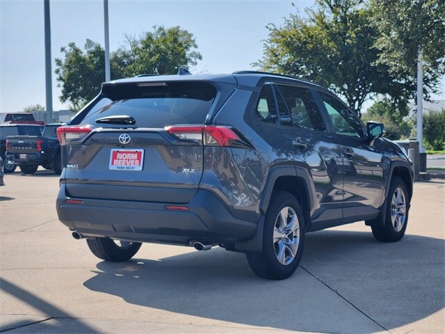 2023 Toyota RAV4 XLE photo 3
